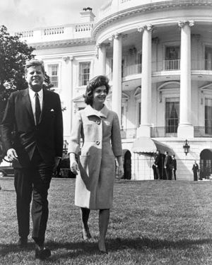 Pictures of Jackie Kennedy dress - john-and-jackie-kennedy-at-white-house.jpg